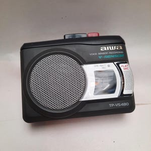 Vintage Aiwa TP-VS480 Voice Activated Cassette Walkman