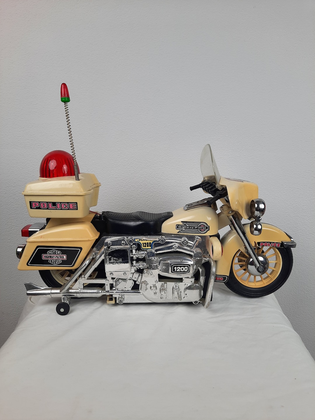Vintage Son Ai Toys Harley Police Bike 1984 - UK Vintage Son Ai Toys Harley Police Bike 1984 - UK