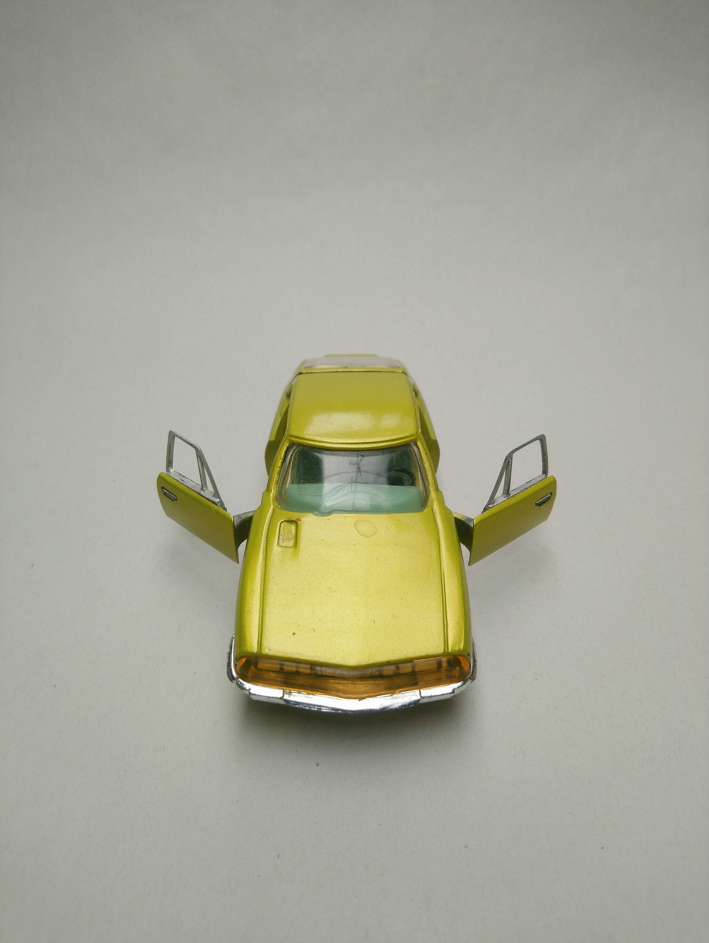 Corgi Toysミニカー 　シトロエンSM Citroen SM by Corgi Toys, No. 284. Metallic Lime Gold, Pale