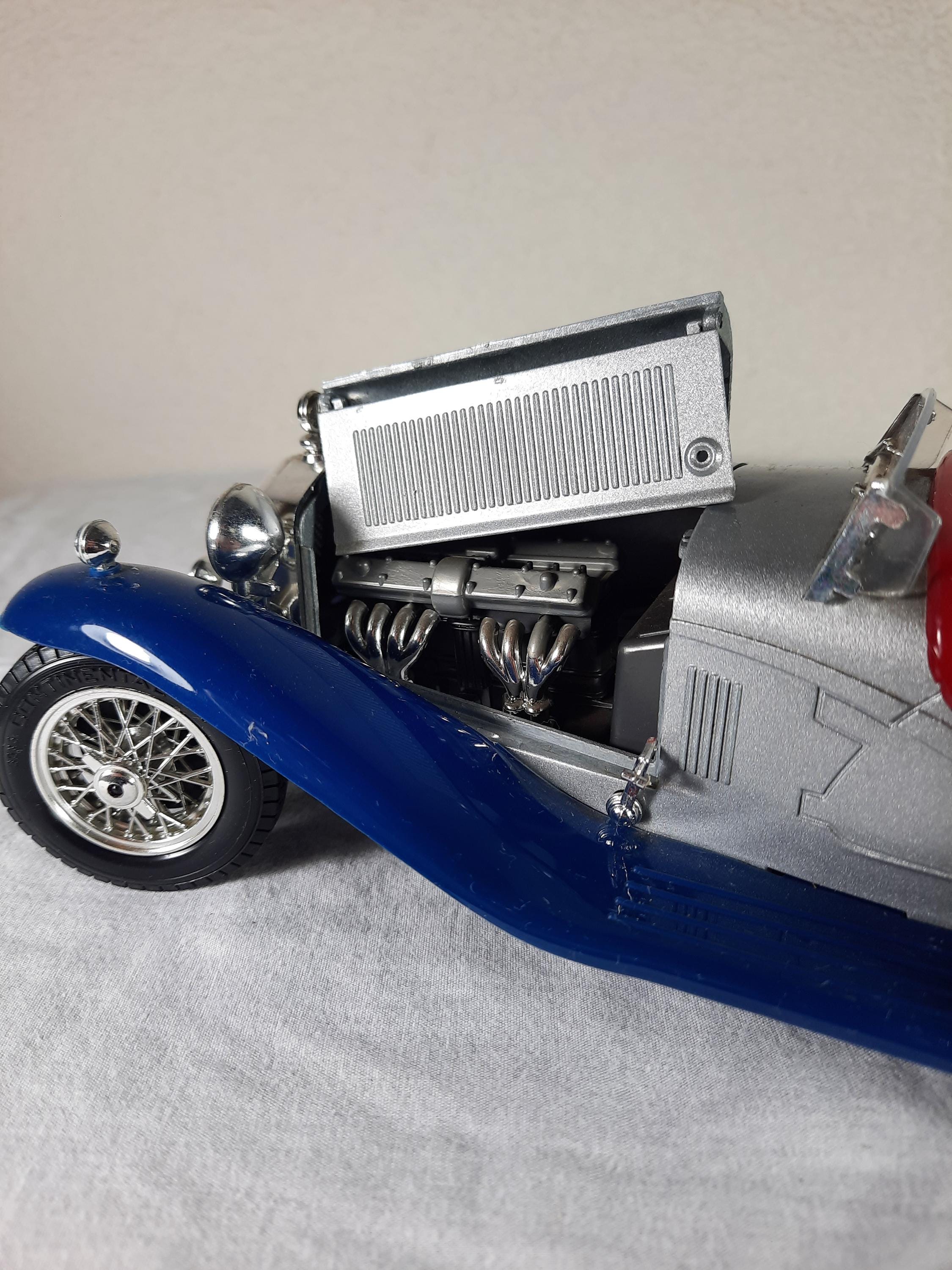 Lot 2 Burago 1/18 - Bugatti + Alfa Romeo 2300 Spider 1934 - Italie