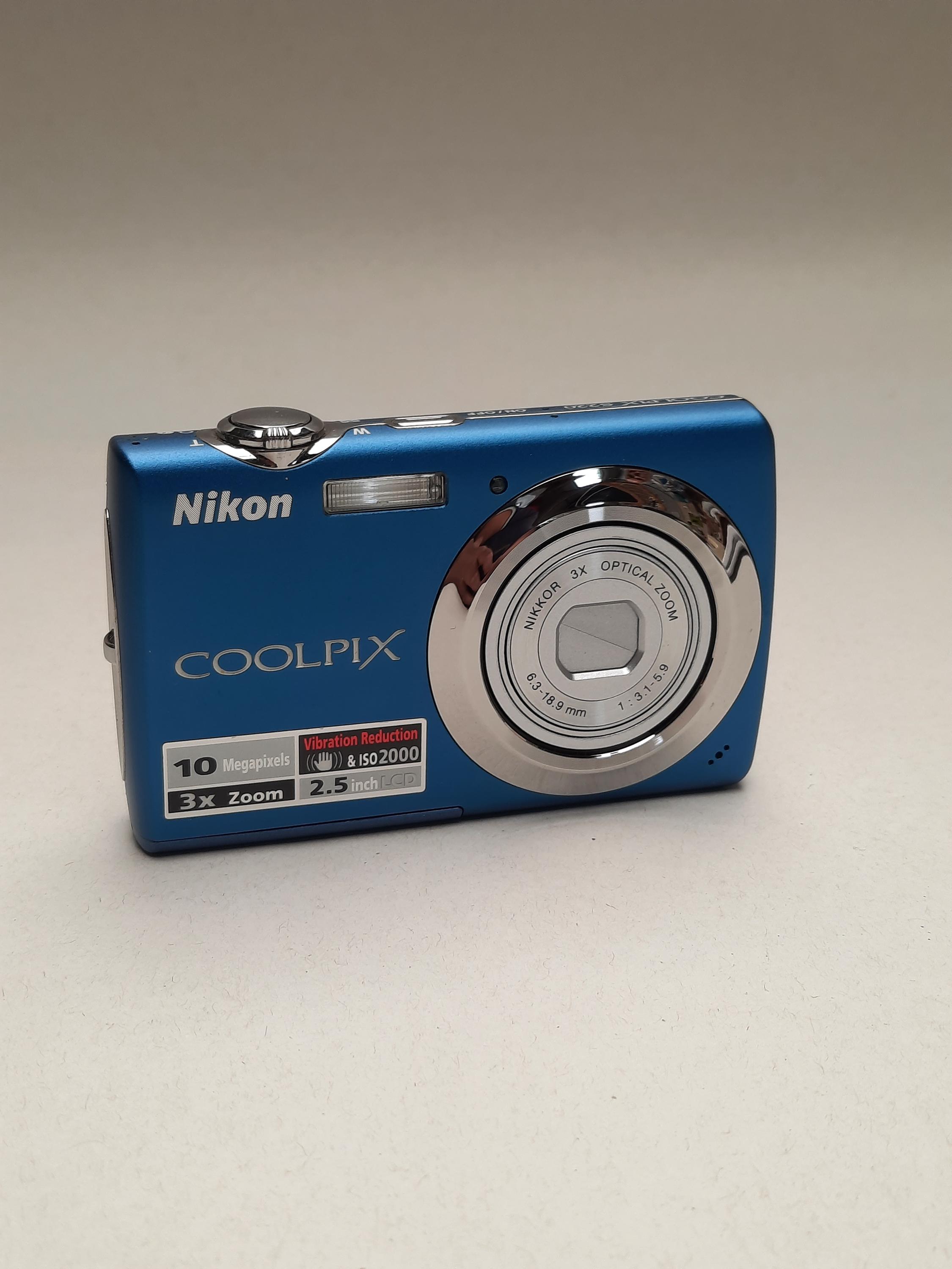 ❁美品❁Nikon COOLPIX S220 ❁オールドコンデジ❁ FrontRight-26149_S22-TAmXyp8j.png