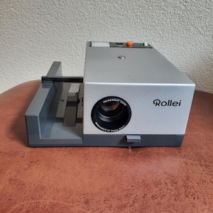 Rollei P350s dia projector met afstandsbediening, diaslede en koffer