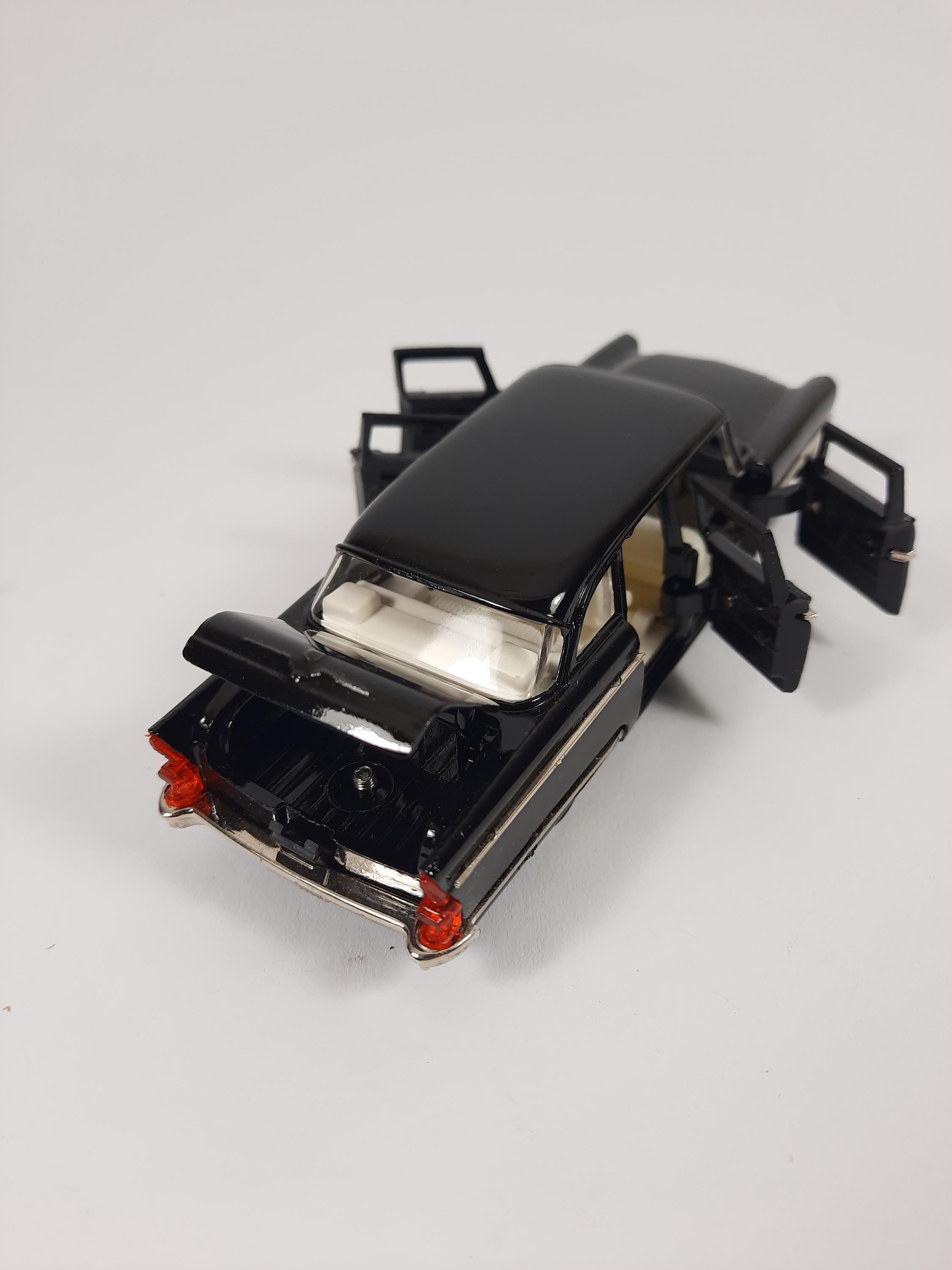 チャイカ GAZ 13 リムジン ダイキャストモデル ソ連 1/43スケール