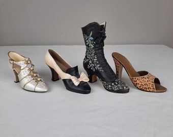 Keramieken miniatuur hoge hak / schoen, verzamelobject, hoge graad van details. "Just the Right Shoe" collectible.