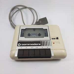 Commodore C2N 1530 cassetterecorder datarecorder inclusief handleiding en doos. NIet getest.