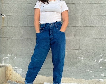 90s Venezia Vitale Mid Wash Mom Jeans | 32" x 31"