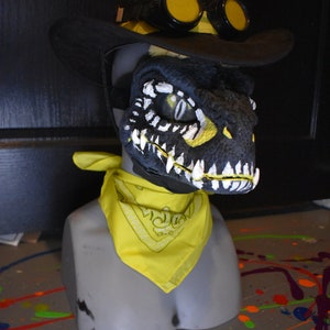 Dino masker fursuit gedeeltelijk met accessoires Het Smiler Fursuit masker met cowboyhoed bandana en lasso