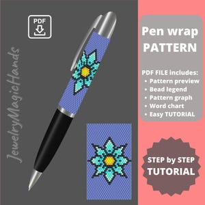 Op de afbeelding: Een pen wrap patroon met een bloemmotief in blauw, turquoise en geel. De pen heeft een zilveren punt en clip, met een zwarte barrel. De afbeelding bevat de tekst "Pen wrap PATTERN" en "STEP by STEP TUTORIAL".