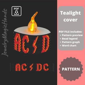 Puede incluir: Una funda de vela de té con cuentas con el texto "AC/DC" en naranja sobre un fondo negro. La vela de té tiene una pequeña llama naranja brillante. La imagen también incluye un icono de descarga PDF y el texto "Tealight cover" y "Pattern".