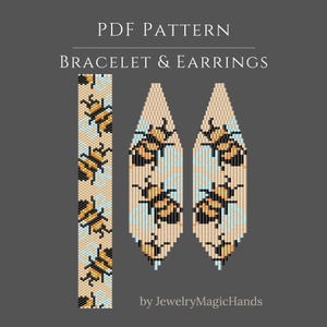 Könnte beinhalten: Ein PDF-Muster für ein Armband und Ohrringe mit einem sich wiederholenden Bienenmotiv. Die Grafik zeigt einen vertikalen rechteckigen Streifen und zwei rautenförmige Teile mit perlenartigen Motiven in Schwarz, Gelb und Hellblau auf beigem Grund.