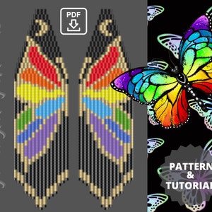 Puede incluir: Un patrón y tutorial descargable digital para pendientes de cuentas con un diseño de mariposa arcoíris. Los pendientes son negros con cuentas de colores arcoíris y detalles dorados. La imagen también incluye un gráfico de mariposa colorido con el texto "PATTERN & TUTORIAL".
