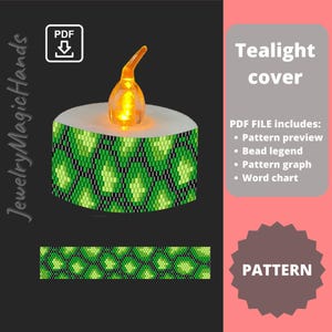 Peut inclure: Un photophore avec un motif géométrique vert et noir, surmonté d'une lumière LED orange. L'image comprend le texte "Tealight cover" et "Pattern". Une icône de téléchargement PDF est également présente.