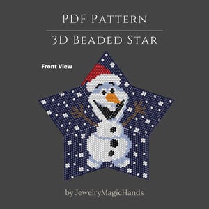 Op de afbeelding: Een PDF-patroon voor een 3D-kralenster met een sneeuwpop die een rode kerstmuts draagt. De ster heeft een donkerblauwe achtergrond met witte sneeuwvlokken. Tekst: PDF PATTERN, 3D BEADED STAR, Front View, by JewelryMagicHands.