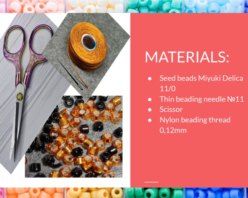 Pu&ograve; includere: Immagine che mostra materiali per perline. Include perline di semi, un ago sottile per perline, forbici e filo di nylon. Il testo sull'immagine elenca i materiali: Perline di semi Miyuki Delica 11/0, Ago sottile per perline n. 11, Forbici e Filo di nylon 0,12 mm.