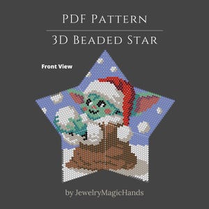 Pode incluir: Um padrão PDF para uma estrela de contas 3D apresentando uma criatura verde usando um gorro de Papai Noel vermelho e branco, segurando uma bola de neve branca. O design inclui o texto PDF PATTERN, 3D BEADED STAR, Front View e by JewelryMagicHands.