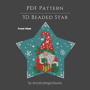 Pode incluir: Um padrão PDF para uma estrela de missangas 3D com um gnomo de gorro vermelho, barba branca e lanterna amarela num fundo azul-petróleo com flocos de neve brancos. O texto diz PDF PATTERN, 3D BEADED STAR, Front View e by JewelryMagicHands.