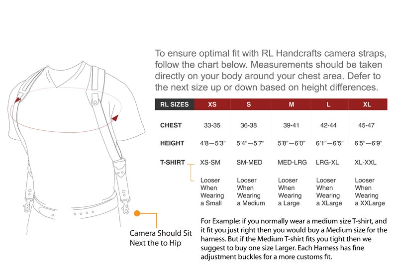Puede incluir: Una tabla de tallas para correas de c&aacute;mara, que muestra las medidas para el pecho, la altura y la talla de la camiseta. La tabla incluye las tallas XS, S, M, L y XL. La tabla tambi&eacute;n incluye un diagrama de una persona usando la correa de la c&aacute;mara, con el texto "Camera Should Sit Next to the Hip".
