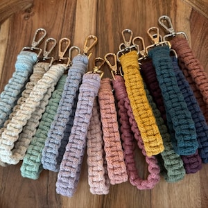 Llavero de macramé / Mini llavero de pulsera / Llavero de pulsera / Llavero de bucle