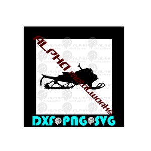 Puede incluir: Silueta negra de una moto de nieve sobre un fondo blanco, con el texto "ALPHA metalworks" en diagonal sobre la imagen. El texto "DXF PNG SVG" est&aacute; en la parte inferior en color turquesa.