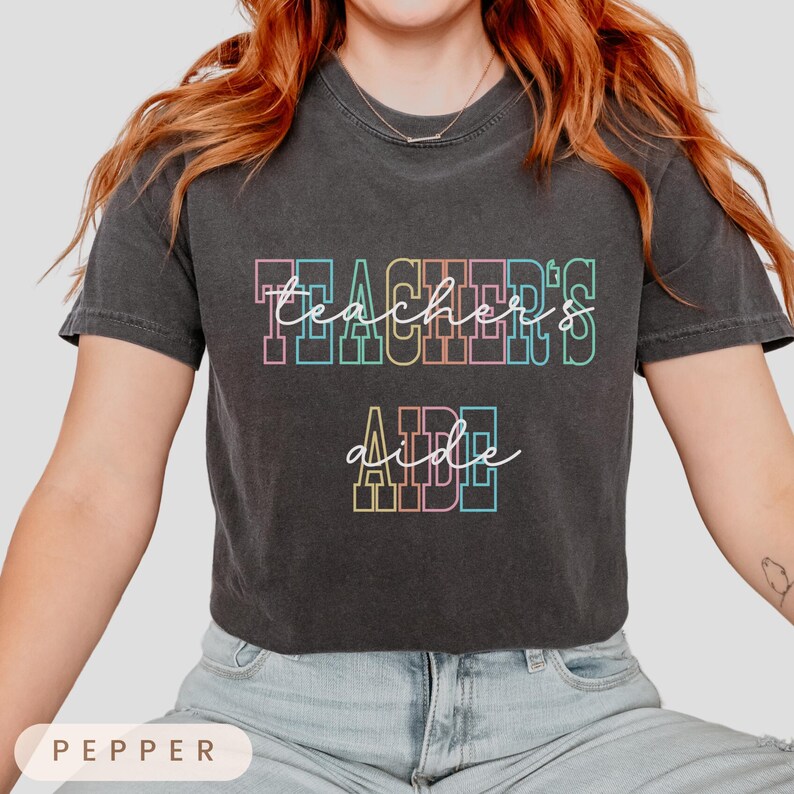 a woman wearing a t - shirt that says teachers are awesome