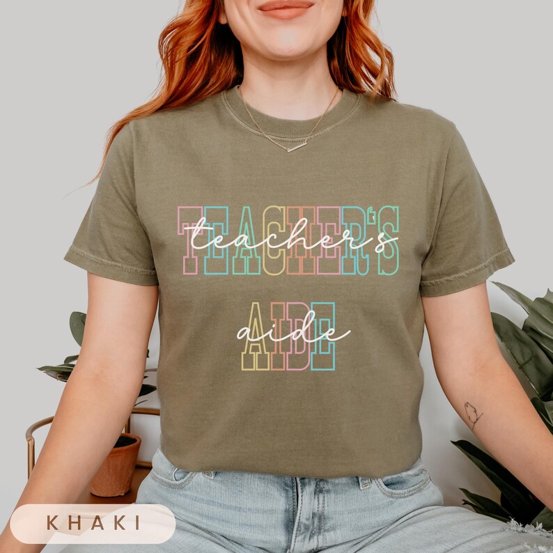 a woman wearing a t - shirt that says teachers are awesome