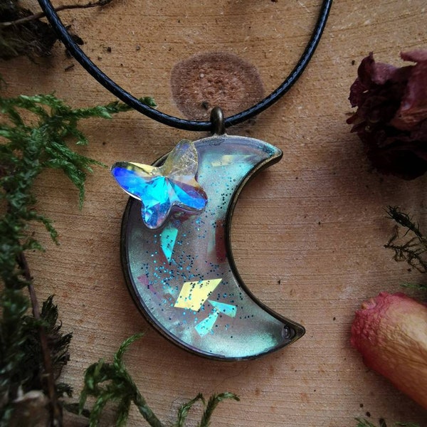 Collier en résine "Fairy Moon"