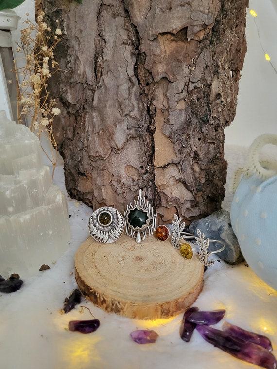 Bague en ambre sale