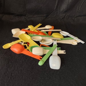Vintage Tupperware Measuring Spoons and Rings: Retro Kitchen Replacements
