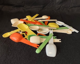 Vintage Tupperware Measuring Spoons and Rings: Retro Kitchen Replacements