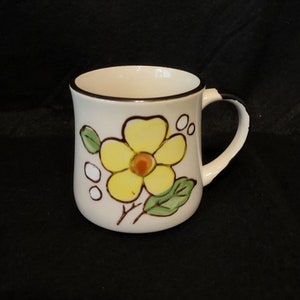 Beautiful Stoneware Coffee Mug with Yellow Flower - 1970s - Vintage Mug - Retro Kitchen - Dogwood