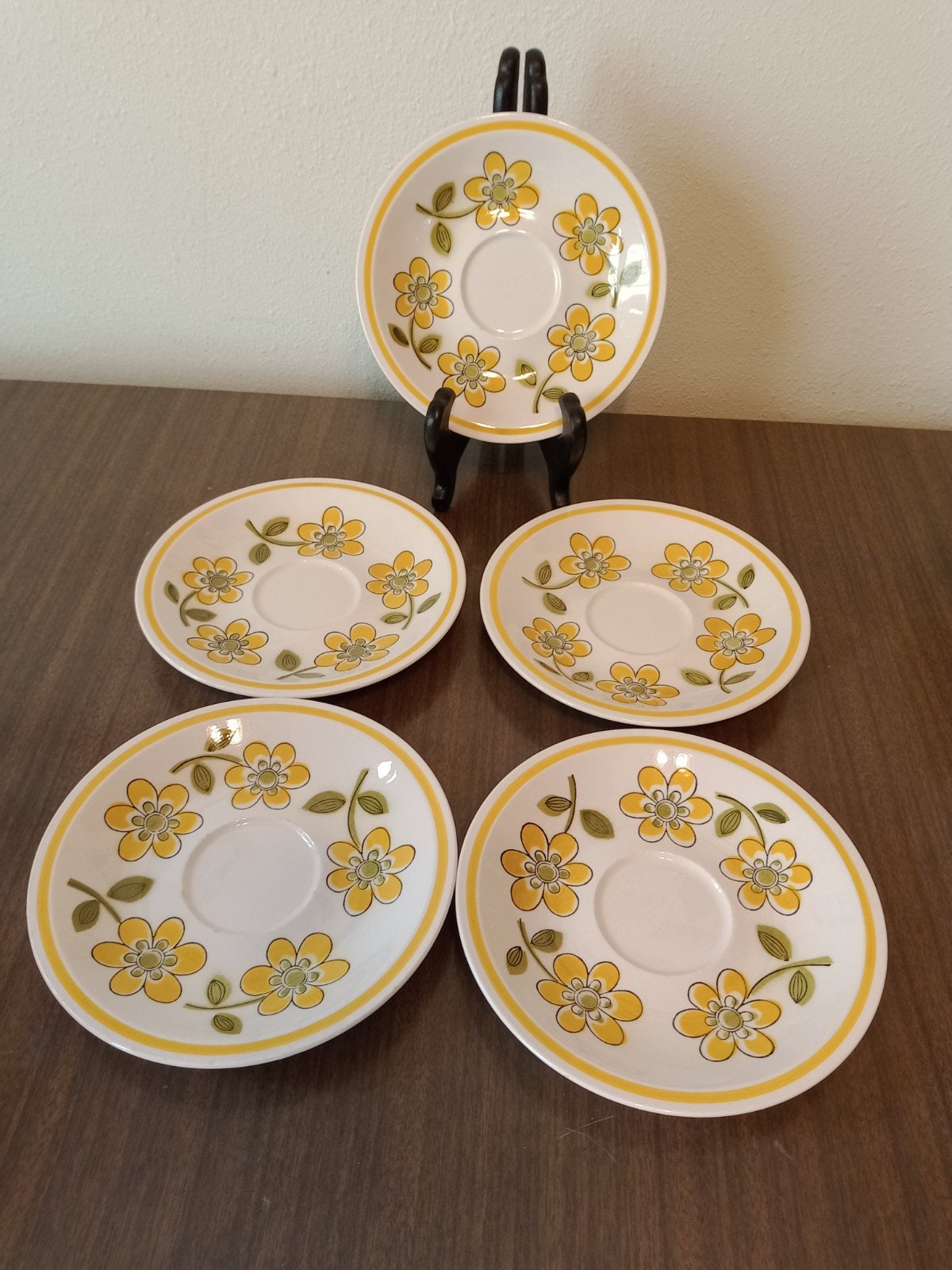 Set of 5 Mikasa Cera-stone Twinkle D1301 Saucers - Yellow Daisy Set of 5 Mikasa Cera-stone Twinkle D1301 Saucers - Yellow Daisy