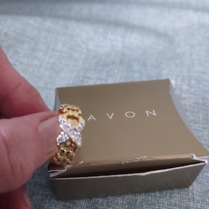 Avon Link Band X Motif Ring Size 9 Gold Tone Vintage 1998 - Rhinestone Jewelry - Vintage Ring - Original Box and Cleaning Instructions