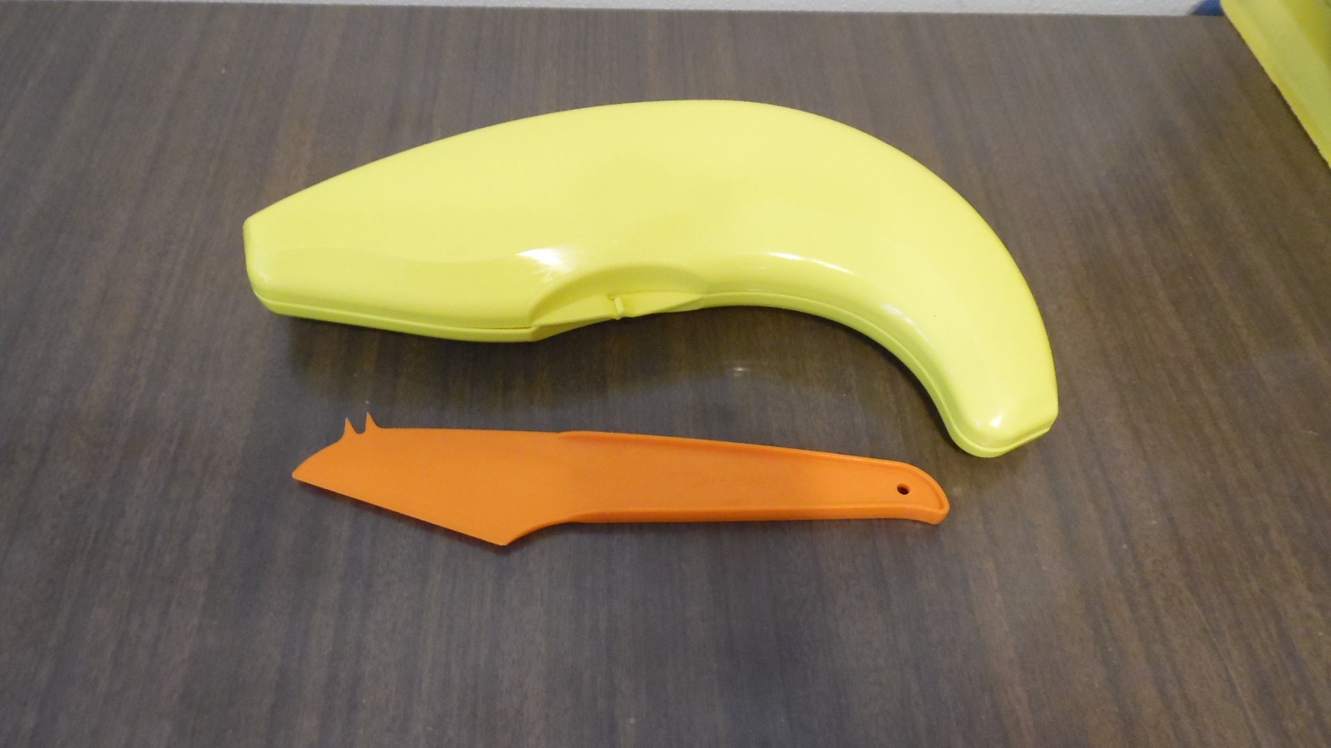 2 Piece Tupperware Tupperware Box Banana Keeper Banana Joe Etsy