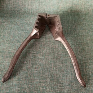 Heavy Duty Aluminum Hand Juicer by Royal - Vintage Kitchen Gadget - Juice