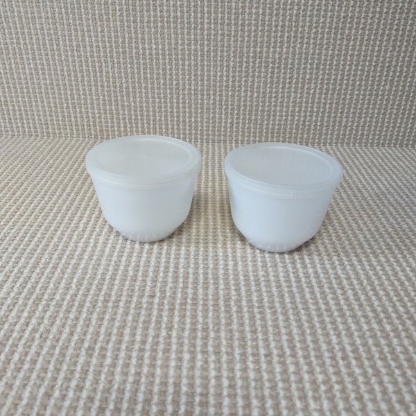 Set of 2 Federal Glass Milk Glass Custard Cups with lids - Vintage Kitchen Gadget - Heat Proof - Ramekins - Condiment Dishes