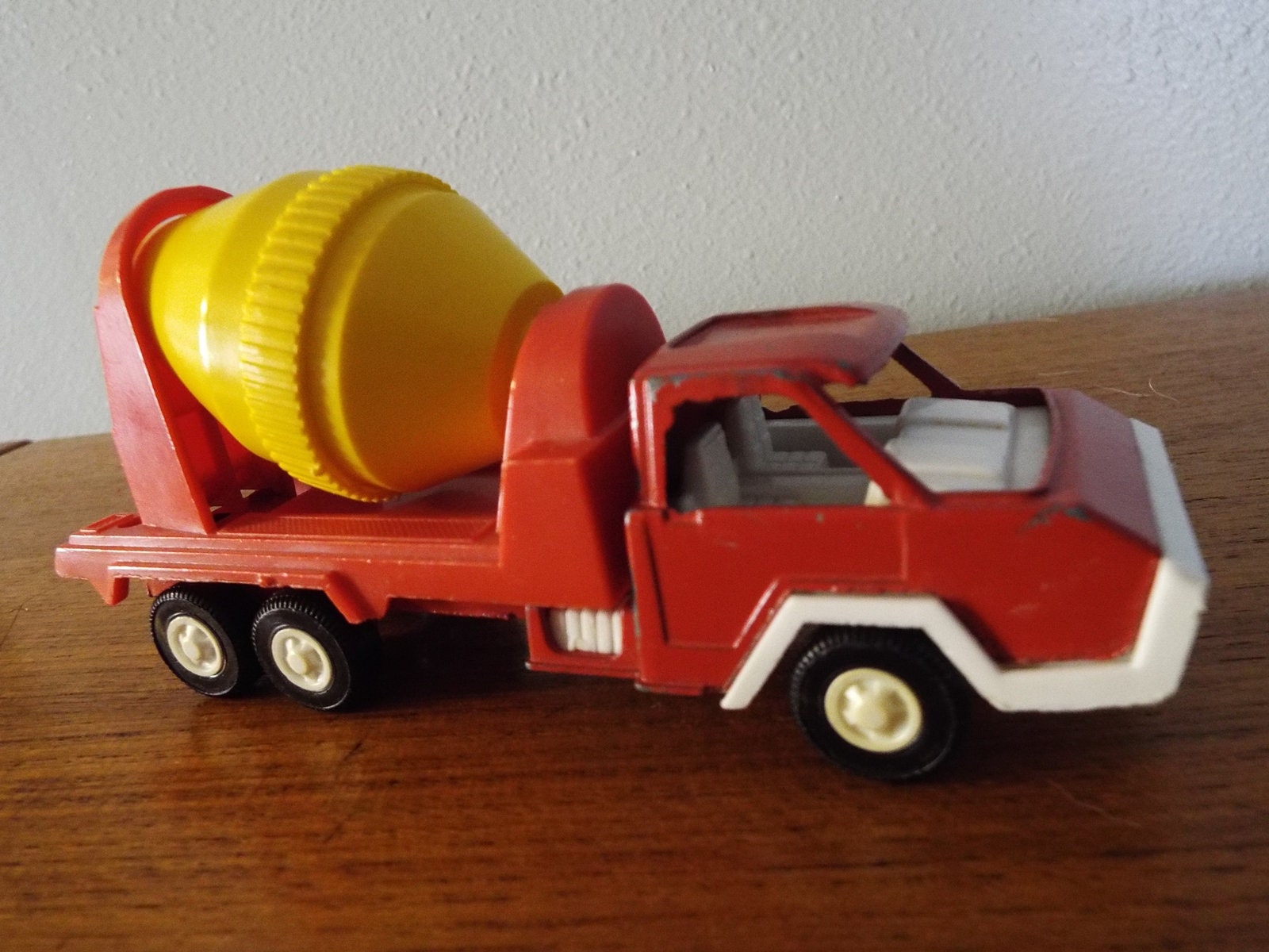 Vintage 1970 Tootsietoy Cement Mixer Truck: Red & Yellow Toy Car