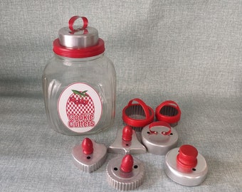 1950s Hazel Atlas Jar with Red Wood Handled Cookie Cutters- Aluminum Cookie and Biscuit Cutters - Vintage Kitchen and Baking Gadgets