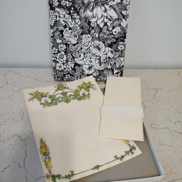 1960s Lilac Hedges Decorated Parchment Paper Sheets and Matching Envelopes in Original Box - Stationery Paper