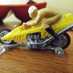 Vintage 1971 Hot Wheels Rrrumblers Straight Away.  Hard to find.  Comes with Track-Rack and rider
