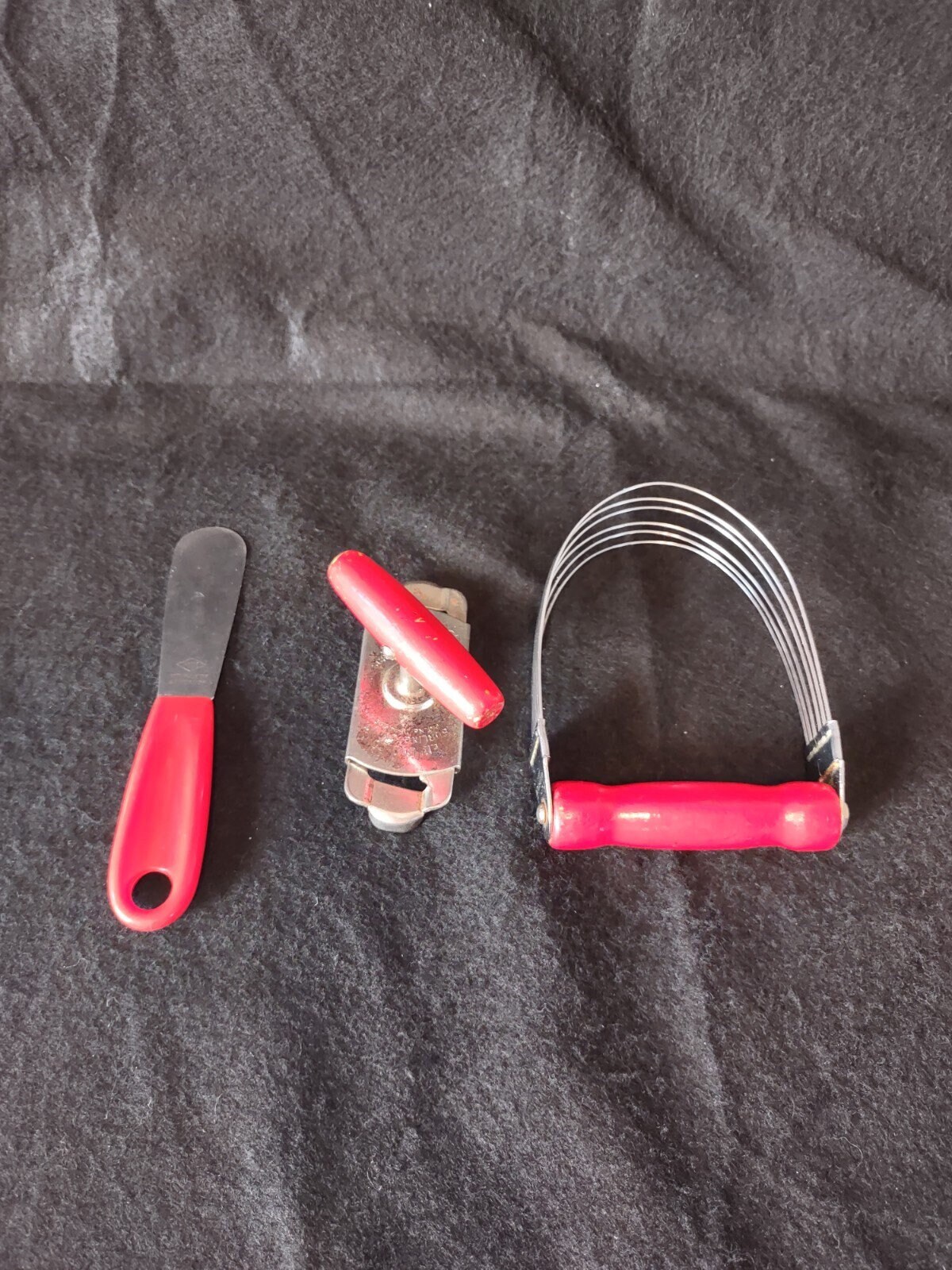 Vintage Swing-Away Lid Jar Opener Red Handle Kitchen Gadget Tool Utensil