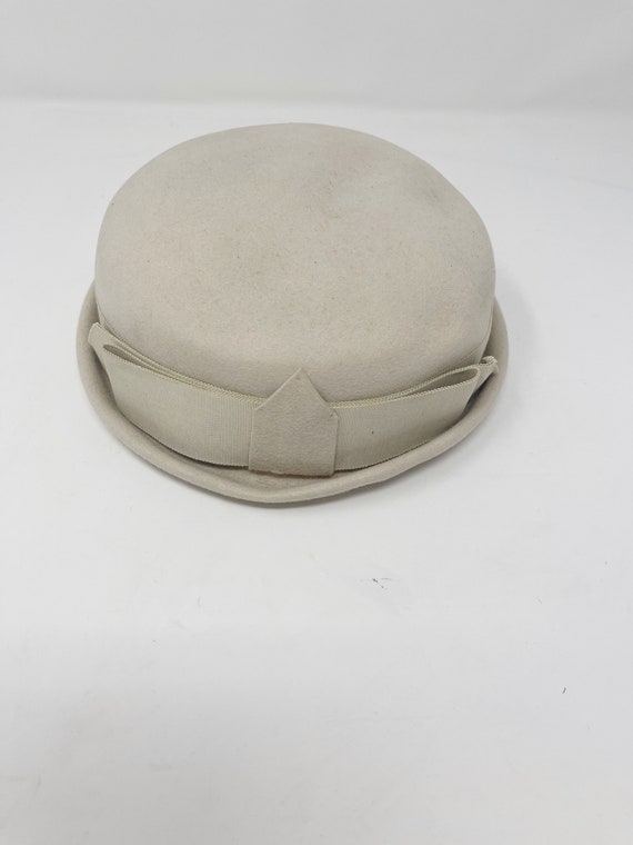 Vintage felt hat by the dayton co