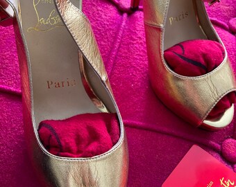 Christian Louboutin ゴールド フラットシューズ 38 Christian Louboutin ゴールド フラットシューズ 38 Christian