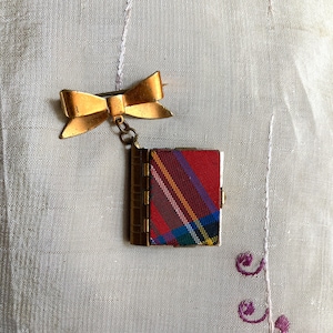 Vintage 1950s Queen Elizabeth Coronation Souvenir Blook Brooch