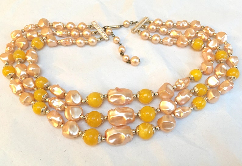 1950s Three-Strand Beige and Yellow Pearlised and Plastic Necklace