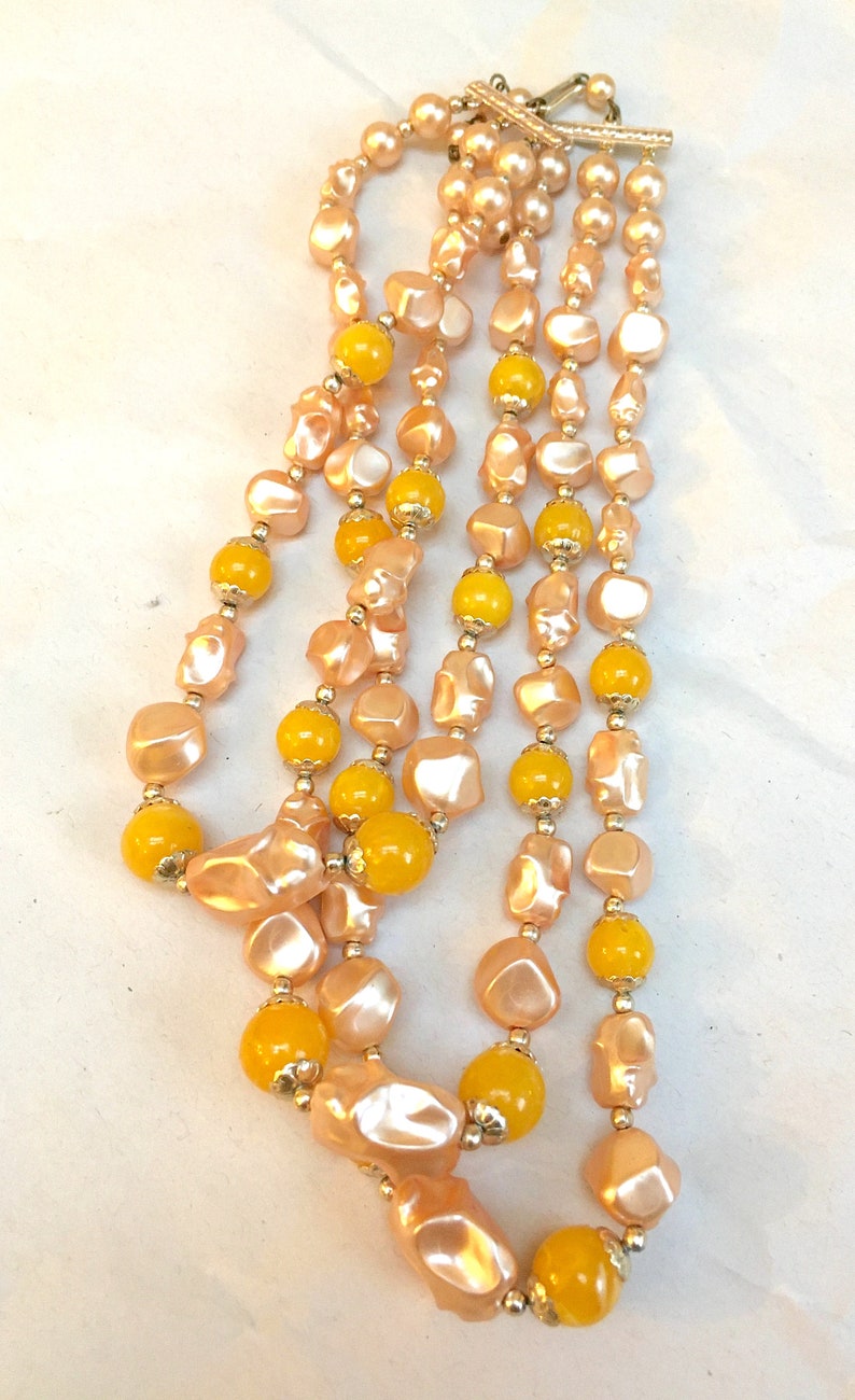 1950s Three-Strand Beige and Yellow Pearlised and Plastic Necklace