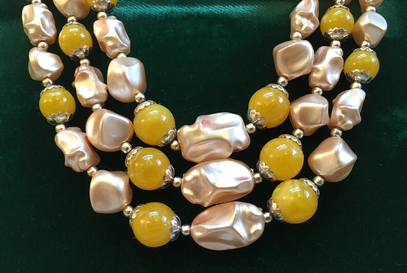 1950s Three-Strand Beige and Yellow Pearlised and Plastic Necklace