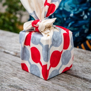 48cm Yumeji Takehisa Furoshiki Gift Wrapping | Tsunagi-Dango Red