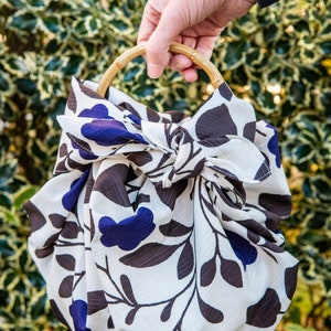Furoshiki Ring Bag mit Bambusgriffe - Indigo Flower
