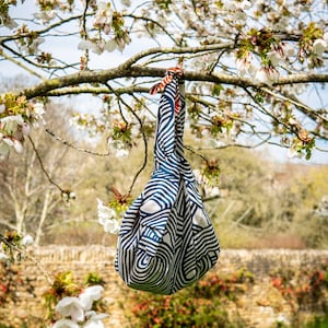 104cm Isa Monyo Reversible Large Furoshiki | Knot Blue/Orange