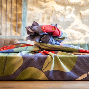 90 cm Yumeji Takehisa Furoshiki | Kamelie Grau